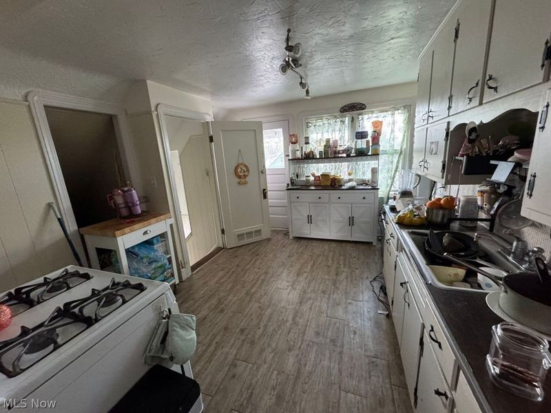 3703 Biddulph Avenue, Cleveland, OH 44109 Photo 8