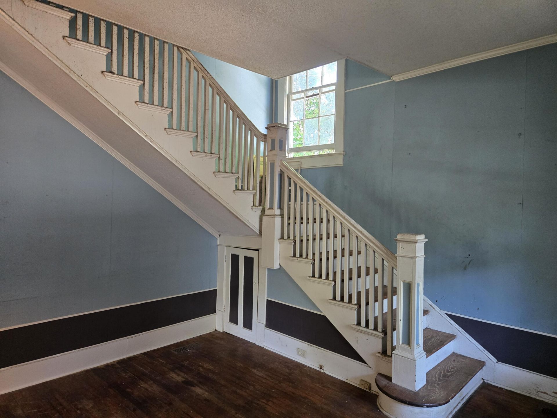 1104 N Hillside Drive Photo 3