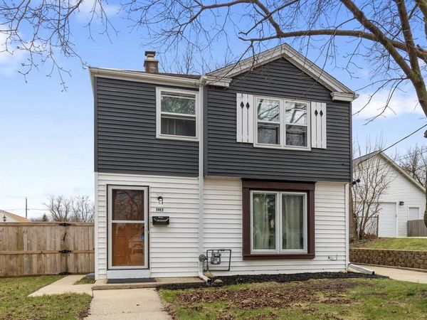 1913 Eden PLACE, Saint Francis, WI 53235