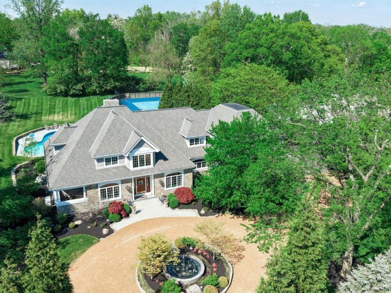 7710 Indian Hill Road, Indian Hill, OH 45243 Photo 3