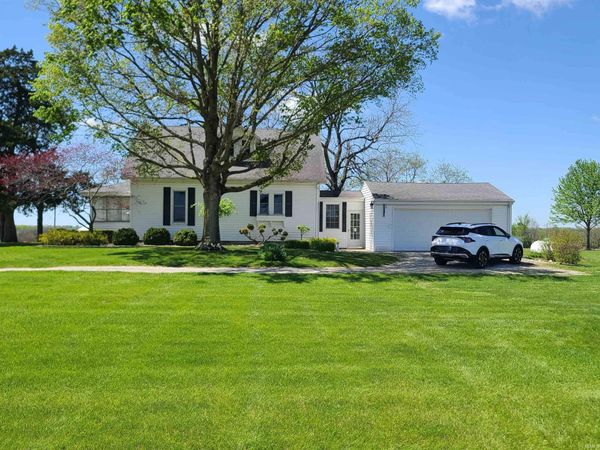 4616 W 100 N Road, Huntington, IN 46750