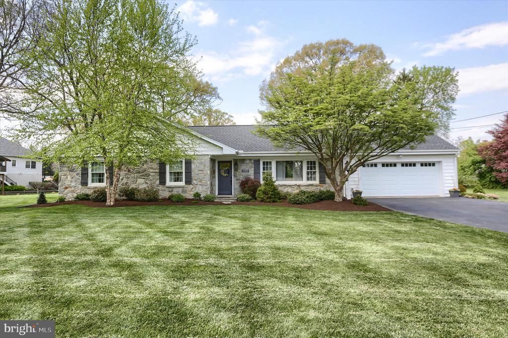 1365 SUNSET DRIVE, LANCASTER, PA 17601