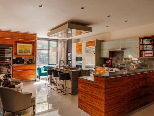 136 N 22ND STREET , PHILADELPHIA, PA 19103