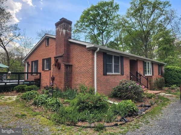 286 FALLING SPRING ROAD , SHEPHERDSTOWN, WV 25443
