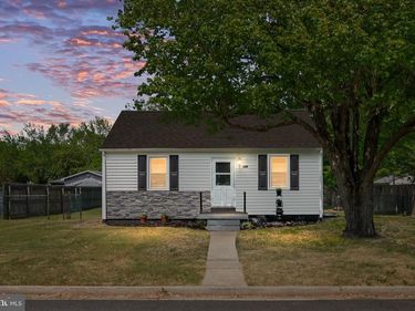 305 LOCUST AVENUE , COLONIAL BEACH, VA 22443