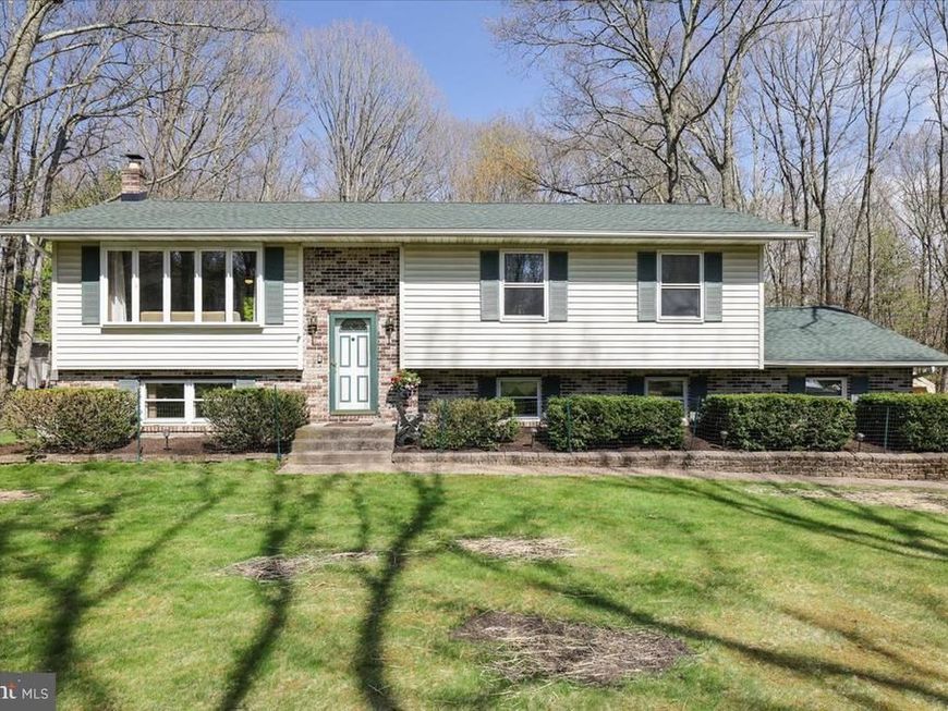 520 Executive Dr, Stroudsburg, PA 18360 Main Photo