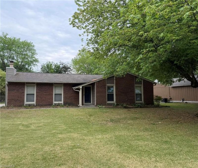 2807 Lamroc Road, Greensboro, NC 27407 Main Photo