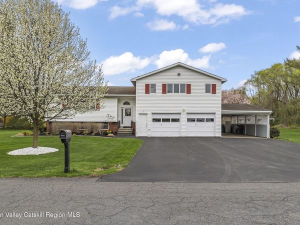 4 Pin Oak Drive, Kinderhook, NY 12106