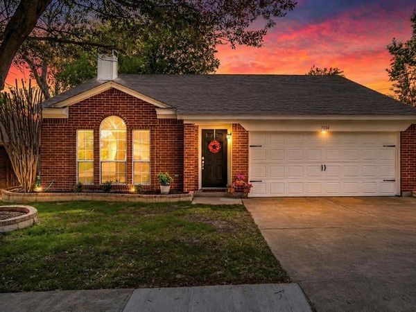 7104 Summerset Drive, Benbrook, TX 76126