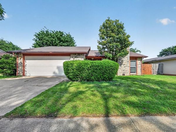 2705 Treeview Drive, Arlington, TX 76016