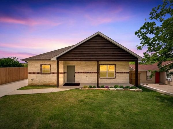 3105 N Pecan Street , Fort Worth, TX 76106