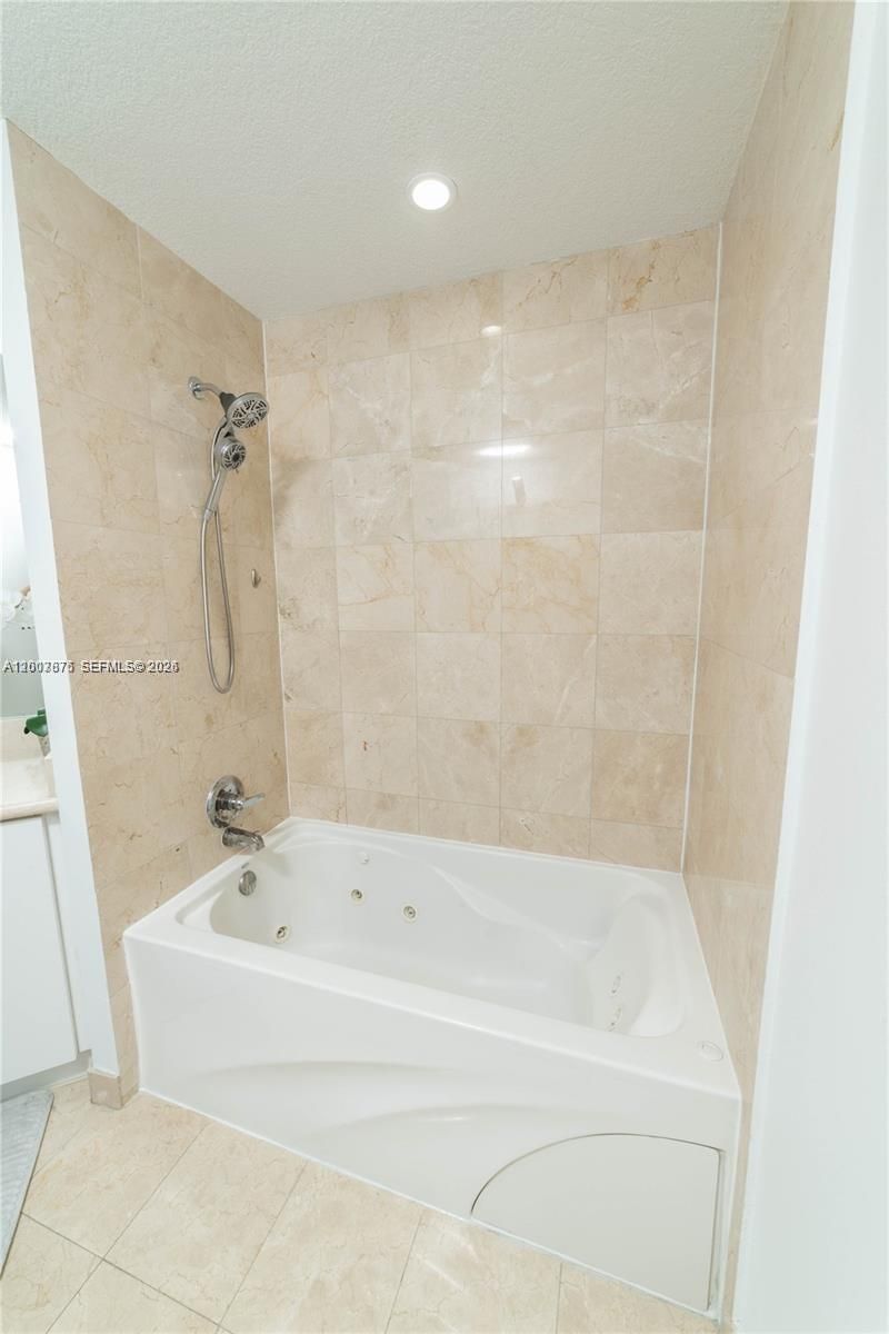 6515 Collins Ave, Unit 1609, Miami Beach, FL 33141 Photo