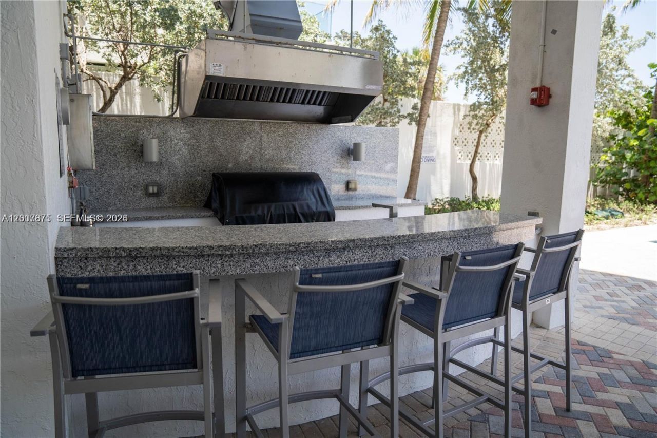6515 Collins Ave, Unit 1609, Miami Beach, FL 33141 Photo
