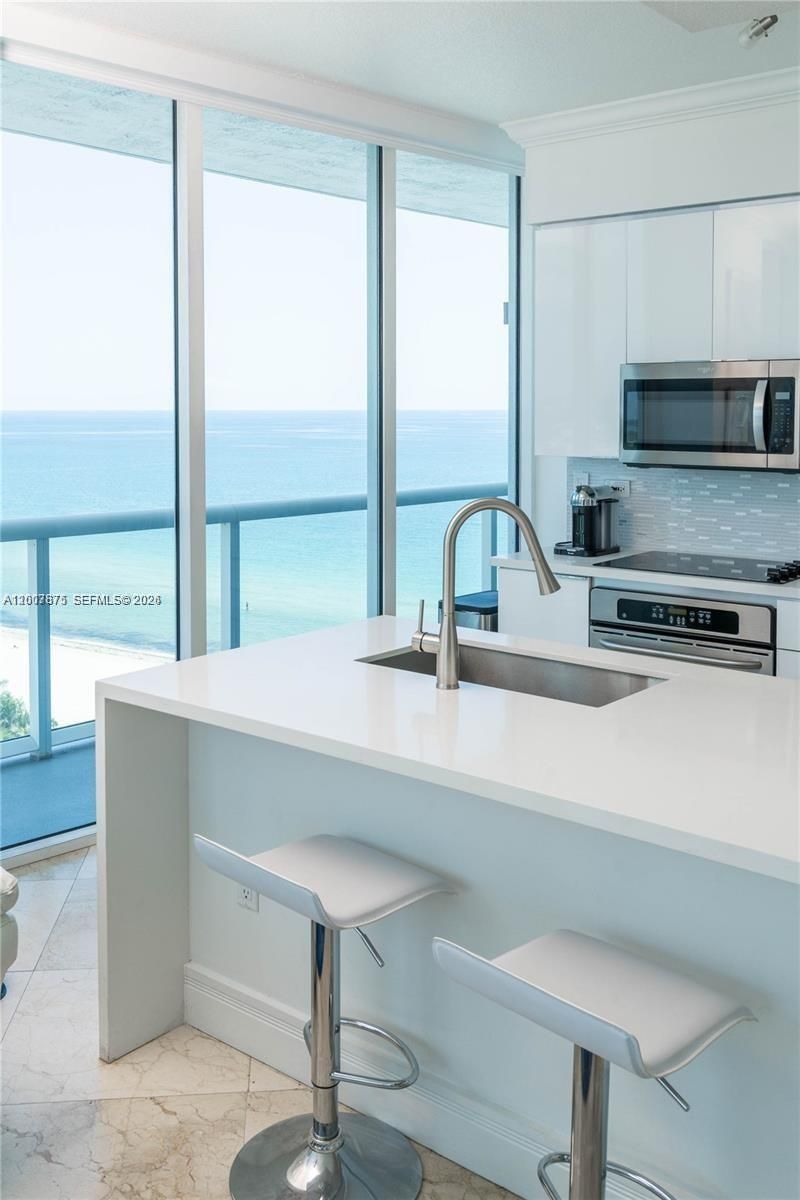 6515 Collins Ave, Unit 1609, Miami Beach, FL 33141 Photo