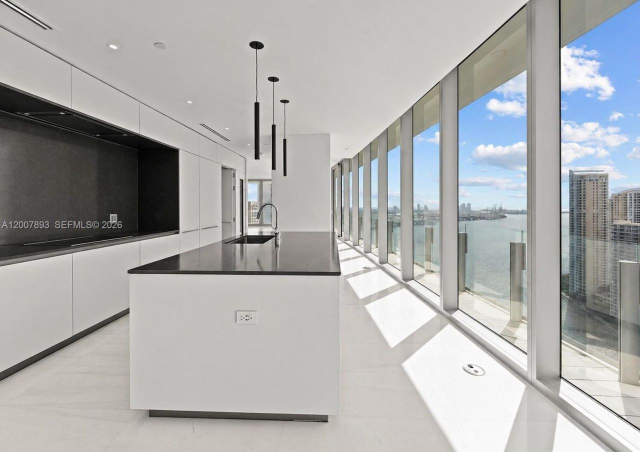 300 Biscayne Boulevard Way, Unit 4201E, Miami, FL 33131 Photo