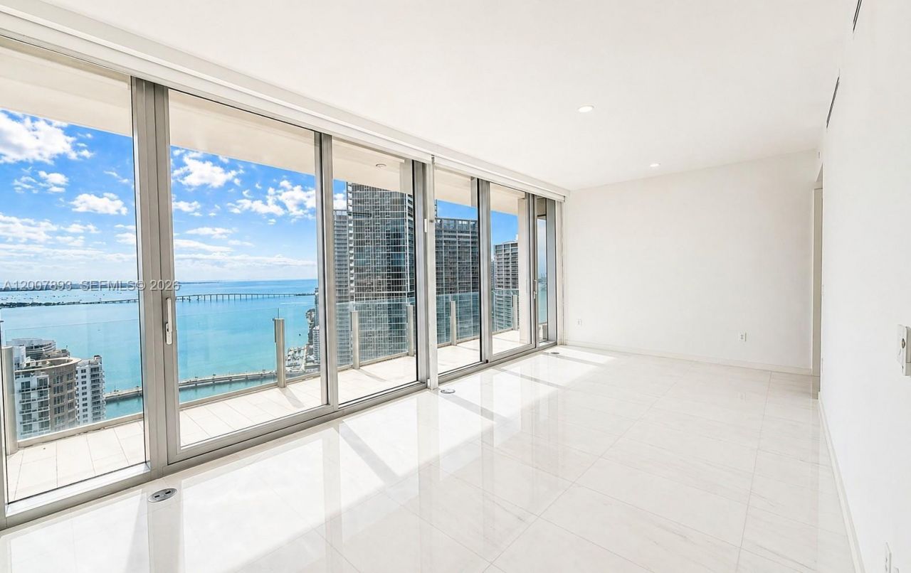 300 Biscayne Boulevard Way, Unit 4201E, Miami, FL 33131 Photo