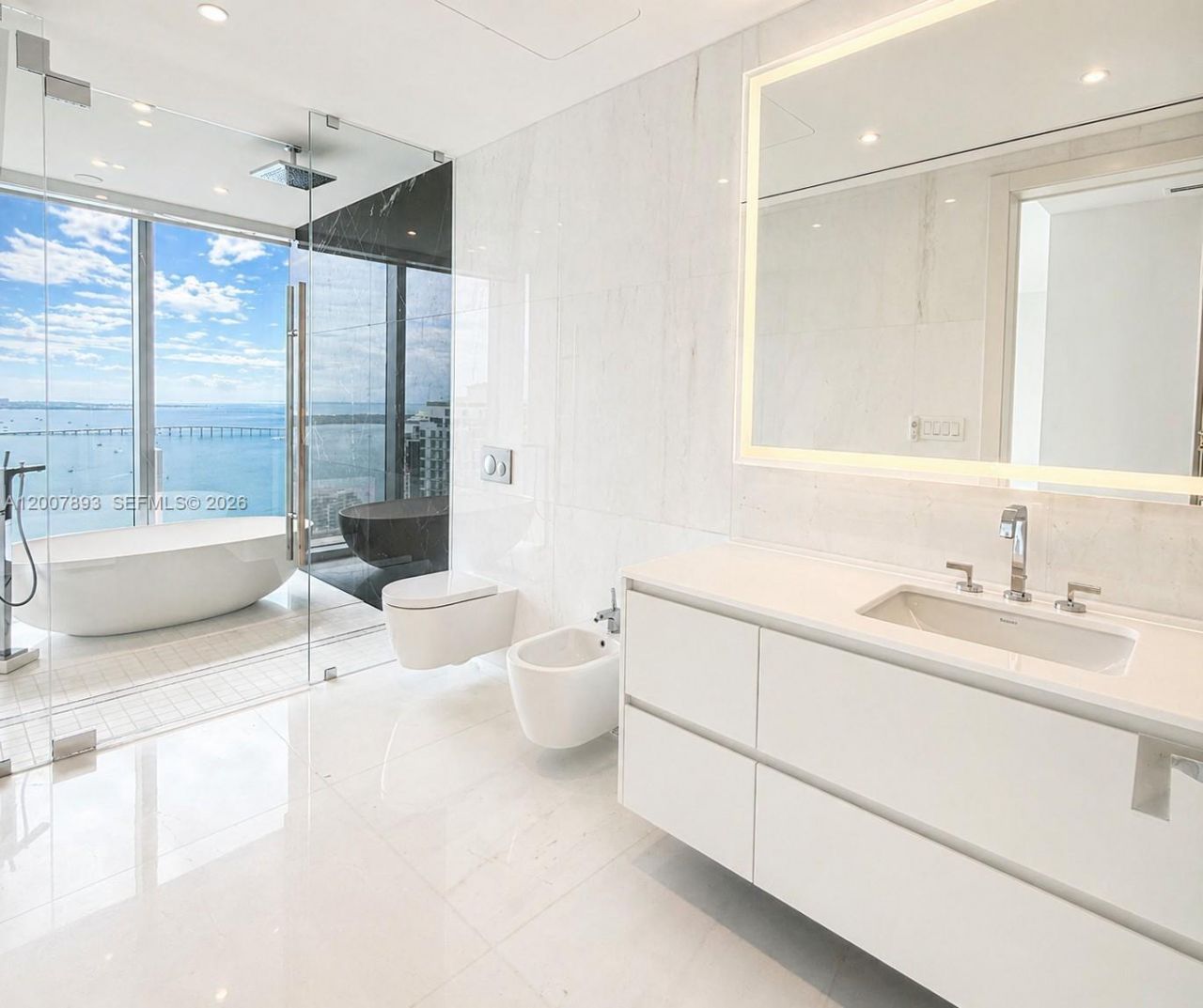 300 Biscayne Boulevard Way, Unit 4201E, Miami, FL 33131 Photo