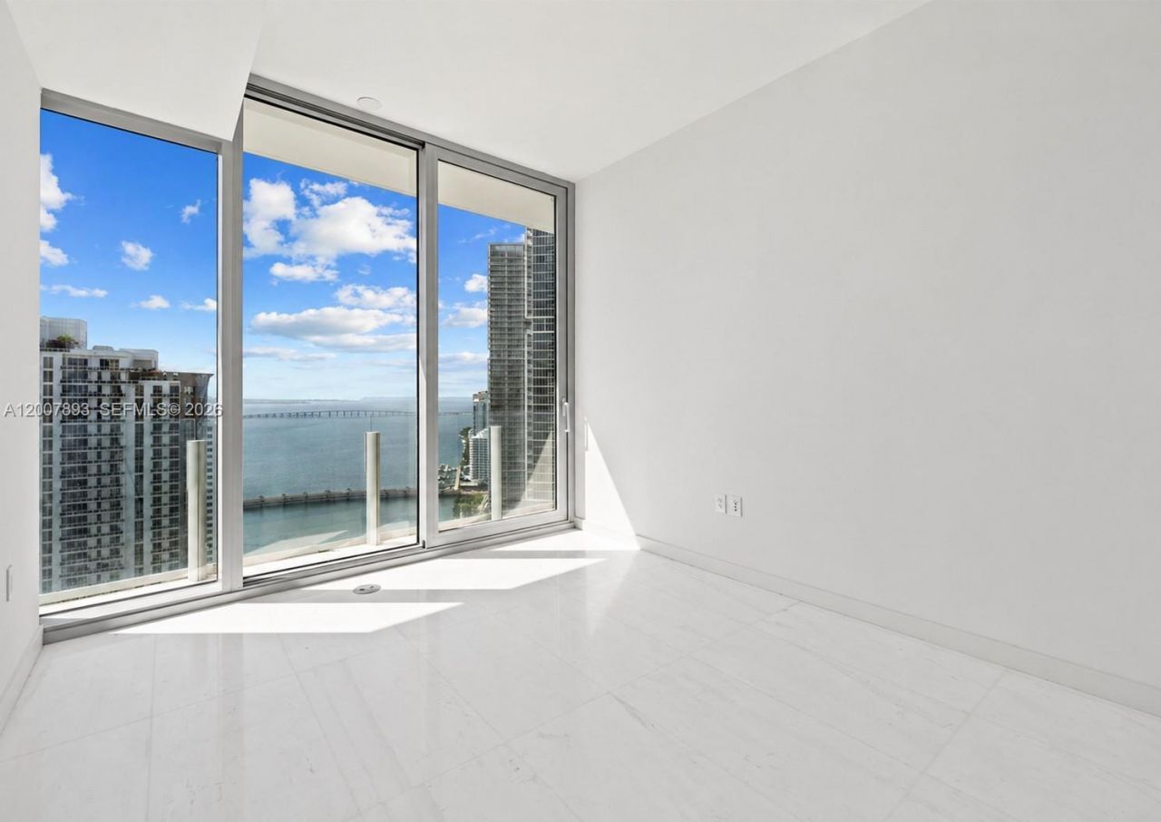 300 Biscayne Boulevard Way, Unit 4201E, Miami, FL 33131 Photo