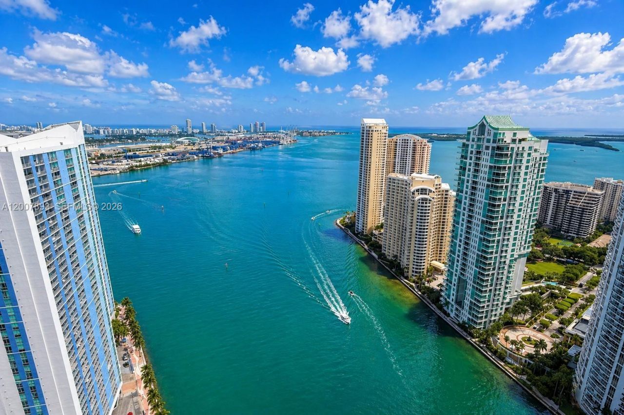 300 Biscayne Boulevard Way, Unit 4201E, Miami, FL 33131 Photo