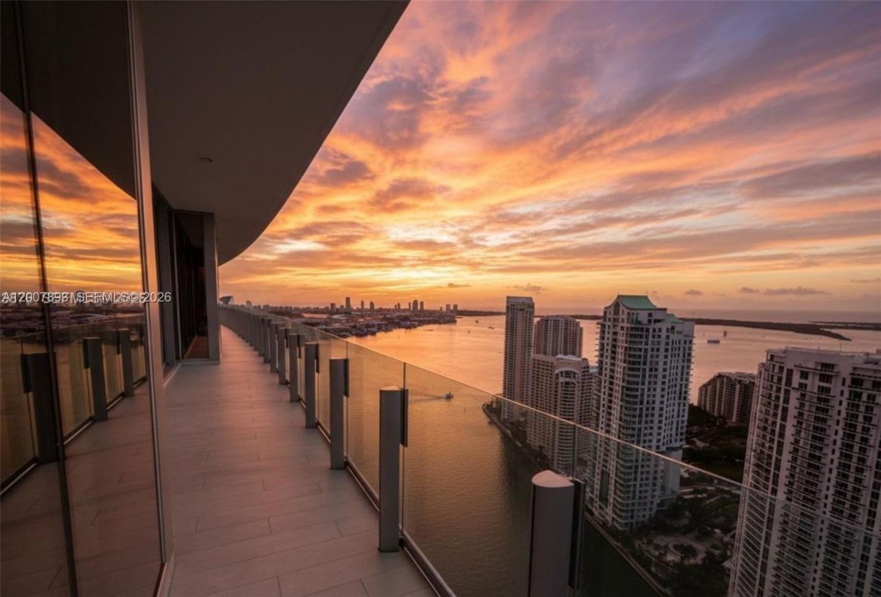 300 Biscayne Boulevard Way, Unit 4201E, Miami, FL 33131 Photo