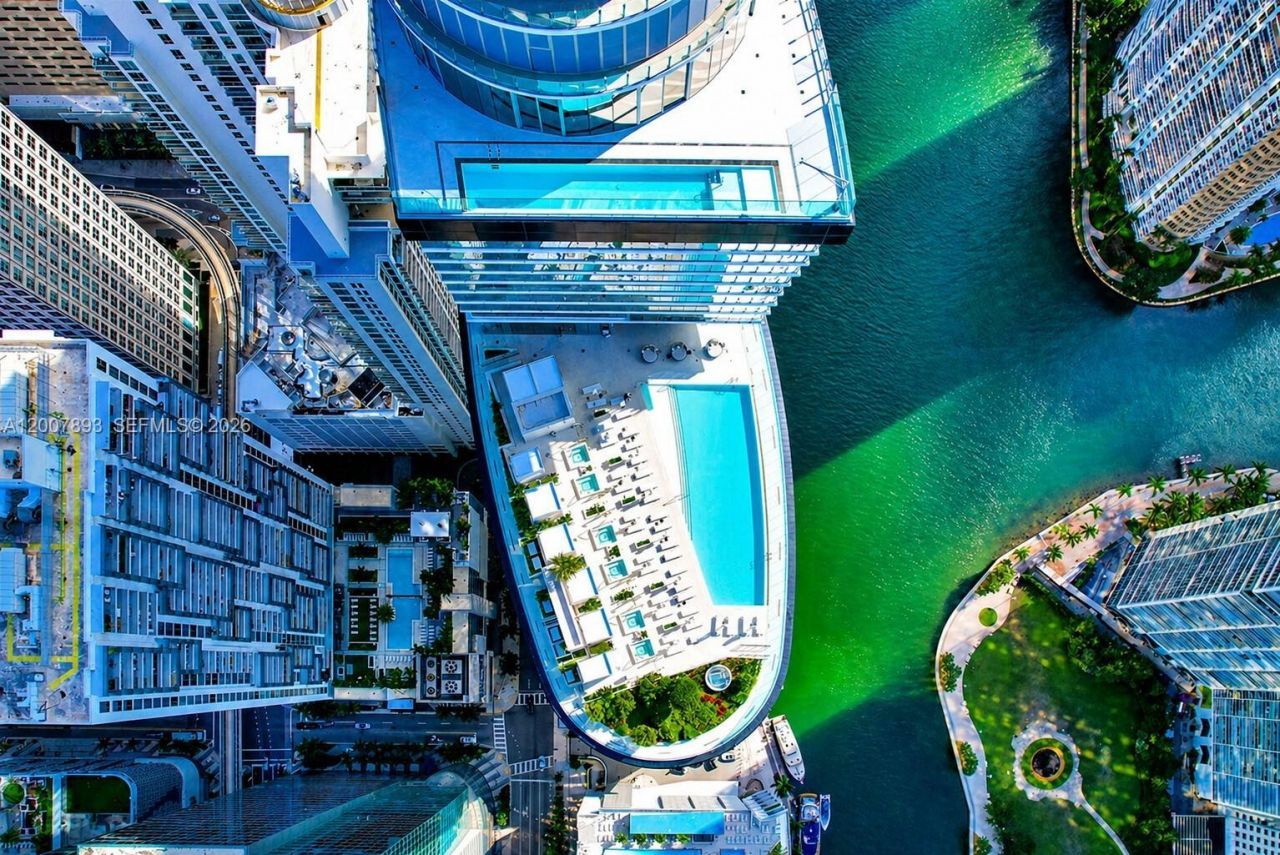 300 Biscayne Boulevard Way, Unit 4201E, Miami, FL 33131 Photo