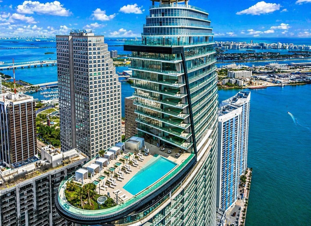 300 Biscayne Boulevard Way, Unit 4201E, Miami, FL 33131 Photo