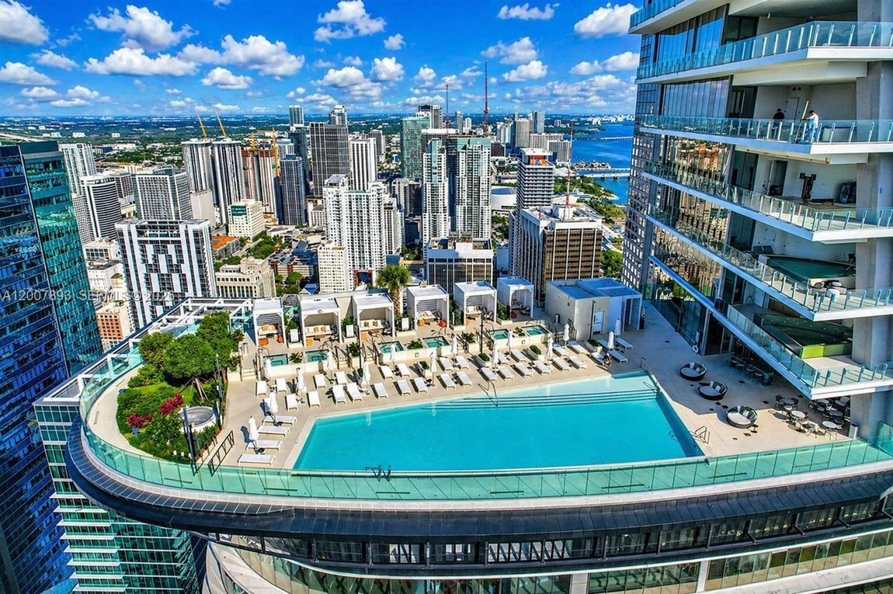 300 Biscayne Boulevard Way, Unit 4201E, Miami, FL 33131 Photo