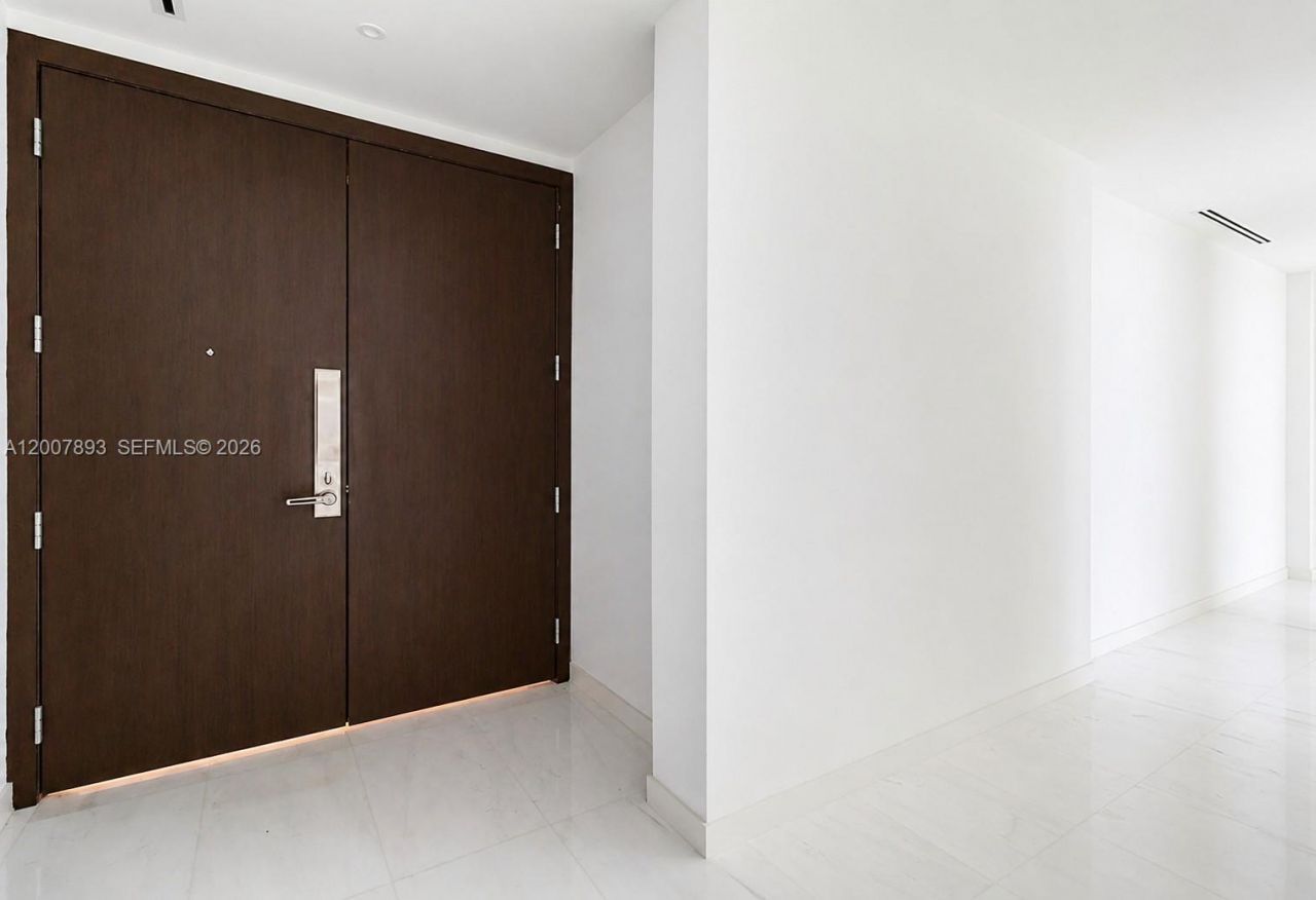 300 Biscayne Boulevard Way, Unit 4201E, Miami, FL 33131 Photo