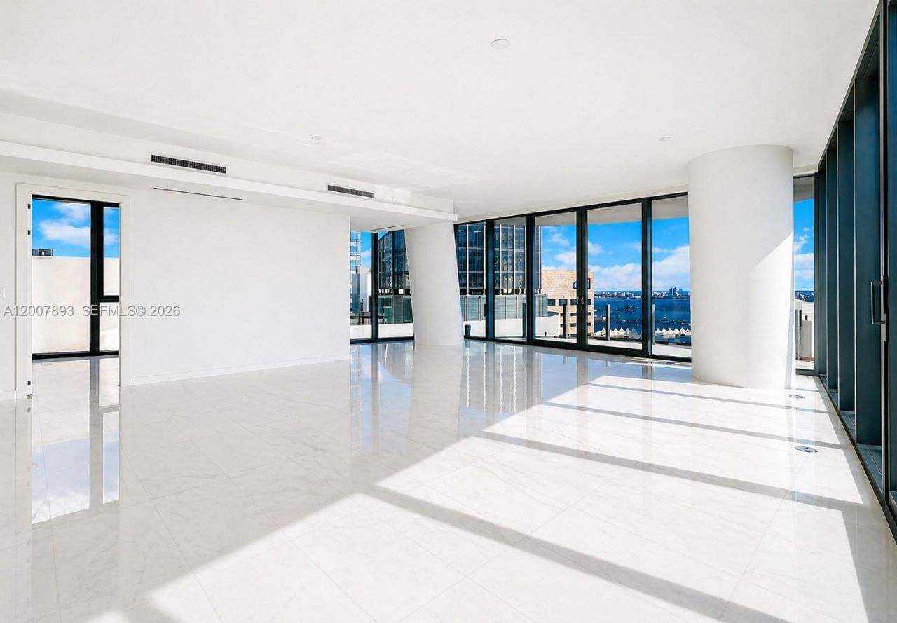 300 Biscayne Boulevard Way, Unit 4201E, Miami, FL 33131 Photo