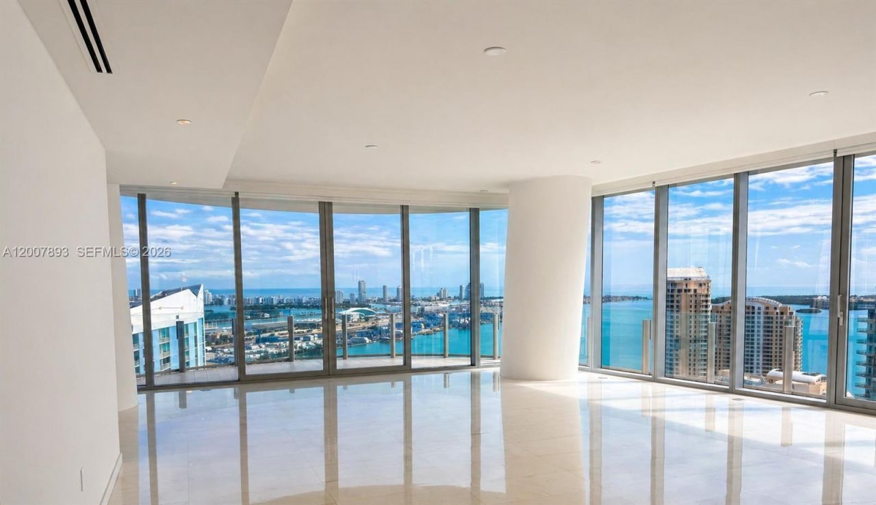 300 Biscayne Boulevard Way, Unit 4201E, Miami, FL 33131 Photo