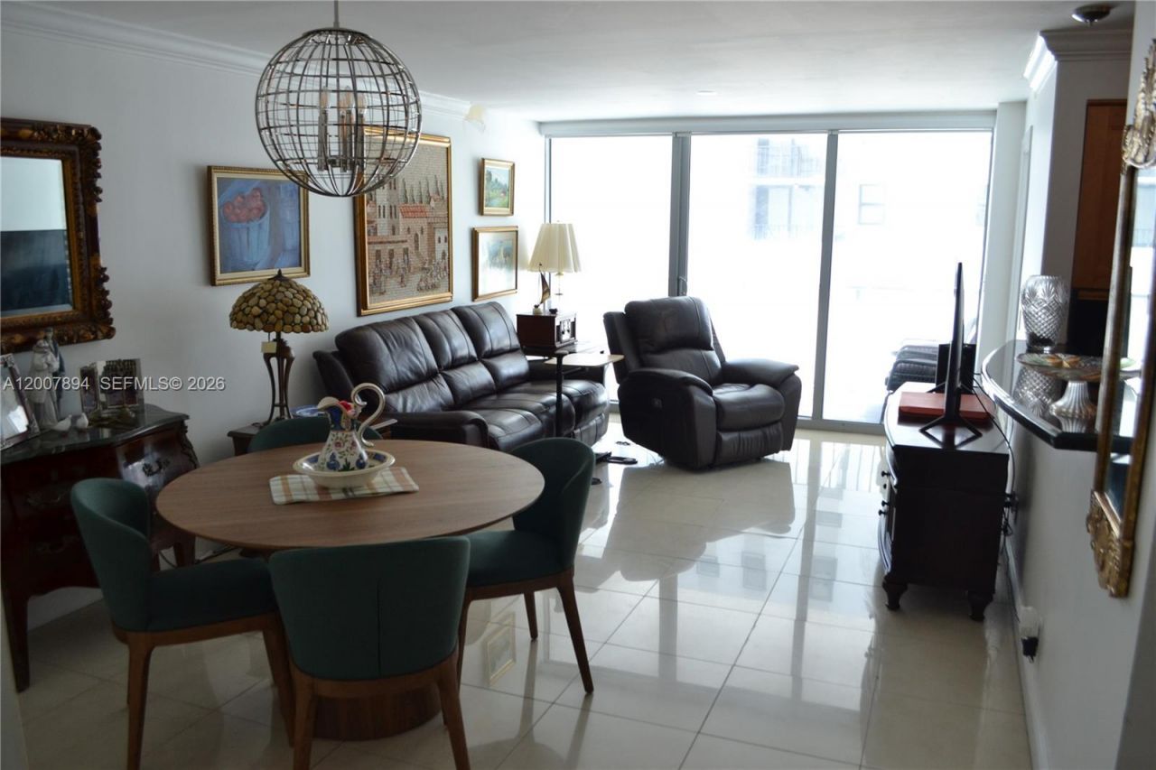 2655 Collins Ave, Unit 410, Miami Beach, FL 33140 Photo