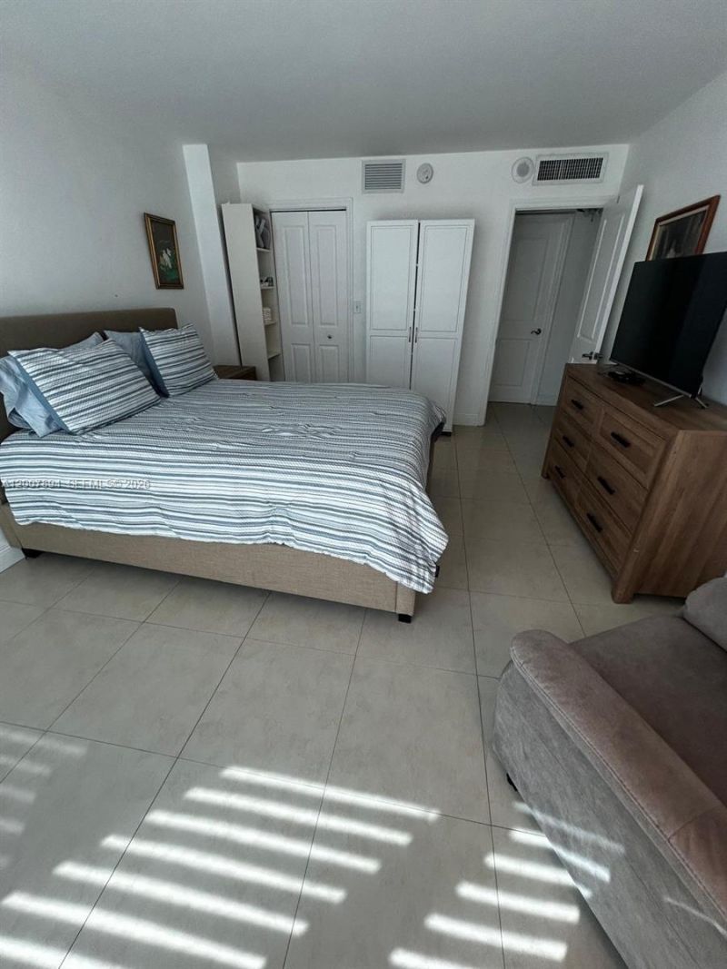 2655 Collins Ave, Unit 410, Miami Beach, FL 33140 Photo