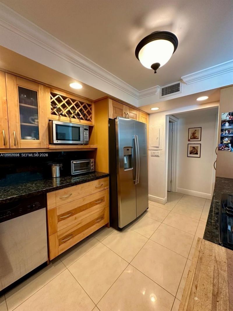 2655 Collins Ave, Unit 410, Miami Beach, FL 33140 Photo
