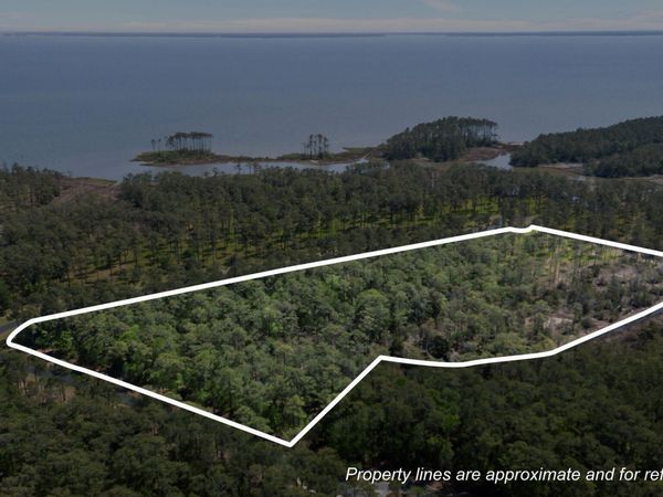 178 River Watch Road , Oriental, NC 28571