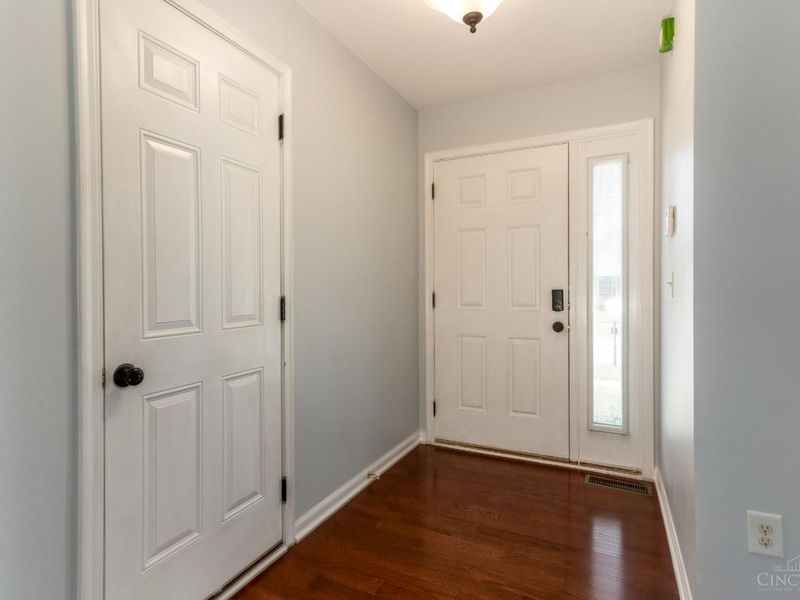 5984 Oak Leaf Court, Hamilton Twp, OH 45152 Photo 2