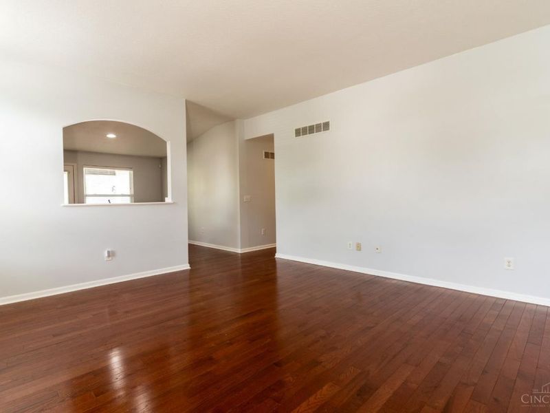 5984 Oak Leaf Court, Hamilton Twp, OH 45152 Photo 5