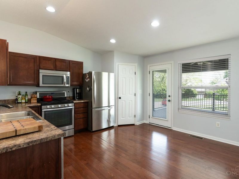 5984 Oak Leaf Court, Hamilton Twp, OH 45152 Photo 8