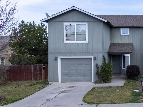 813 SE Kierra Place, Madras, OR 97741