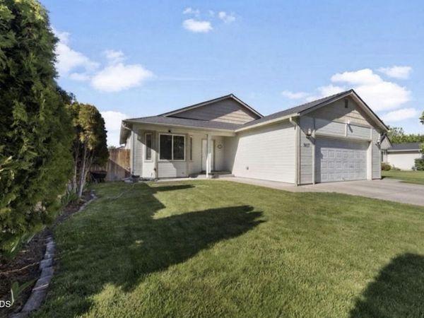 5637 Mickshelly Circle, Klamath Falls, OR 97603