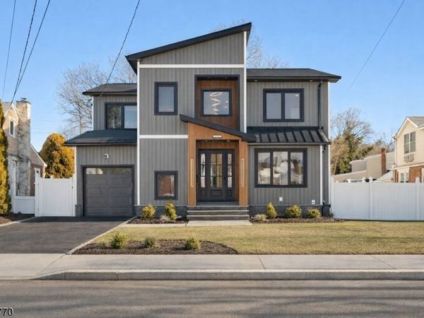 12 Western Dr, Fair Lawn, NJ 07410