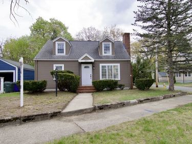 1657 Carew St, Springfield, MA 01104