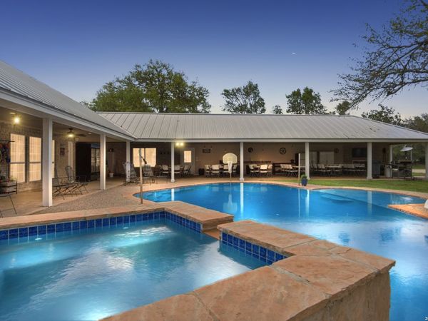 642 PHANTOM RIDER TRL, Spring Branch, TX 78070