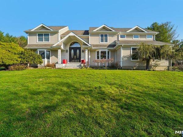 17 Riverside Lane, HOLMDEL, NJ 07733