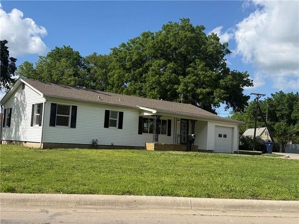 902 W 1st Street, Coffeyville, KS 67337