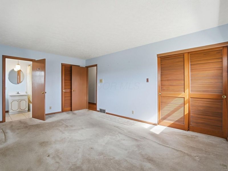 2432 Koebel Road, Columbus, OH 43207 Photo 38