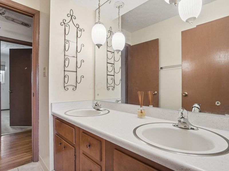 2432 Koebel Road, Columbus, OH 43207 Photo 45