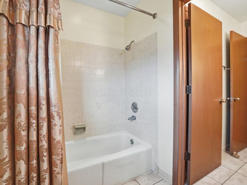 2432 Koebel Road, Columbus, OH 43207 Photo 48