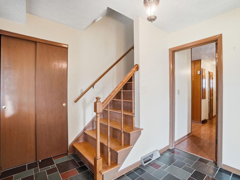 2432 Koebel Road, Columbus, OH 43207 Photo 8