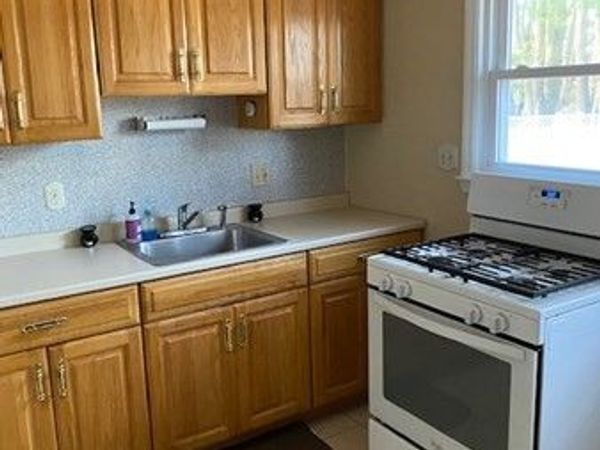 50 Neillian St, Unit 1, Bedford, MA 01730