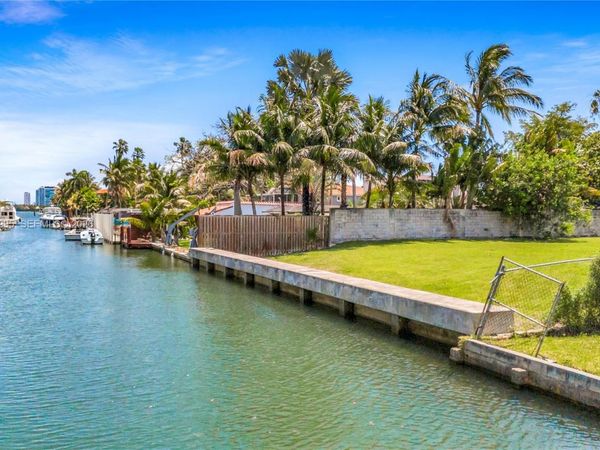 1051 NE 83rd St , Miami, FL 33138